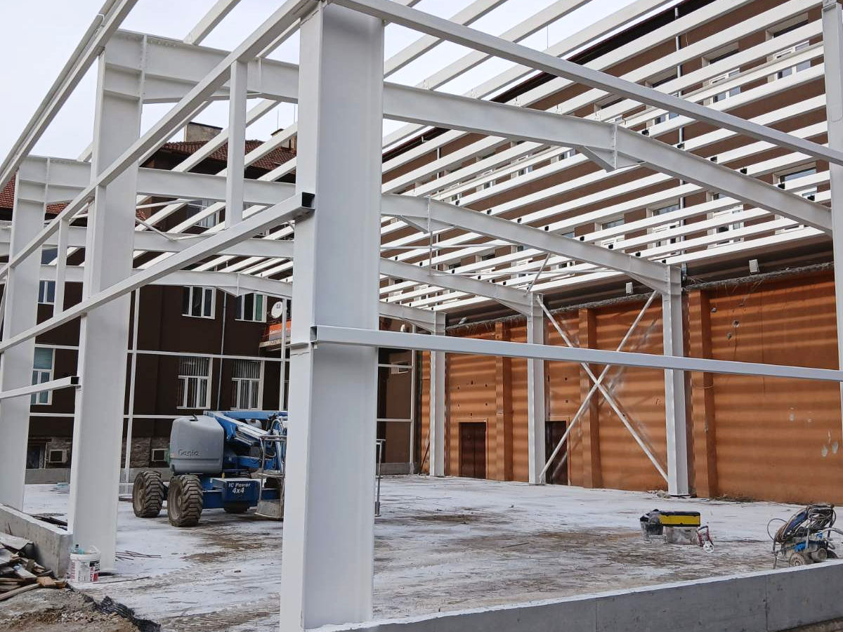 Steel structure with an applied passive fire protection coating